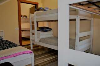 Хостелы Hostel Old Bridge Гродно Кровать в общем номере для мужчин и женщин с 10 кроватями-10