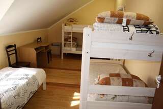 Хостелы Hostel Old Bridge Гродно Кровать в общем номере для мужчин и женщин с 10 кроватями-13